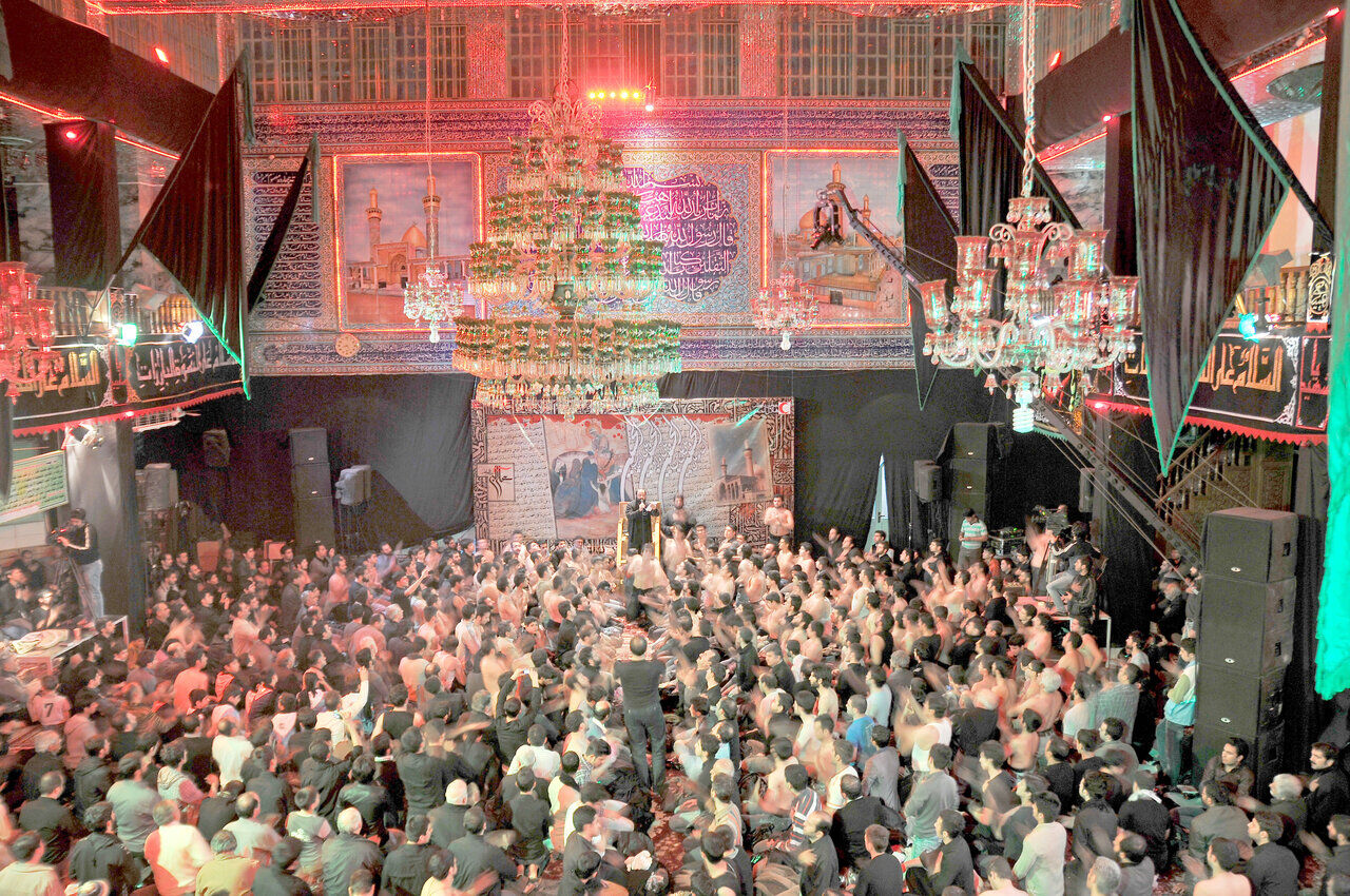 مساجد جامع؛ میعاد عاشورایی عزاداران، از نماز ظهر عاشورا تا نخلگردانی