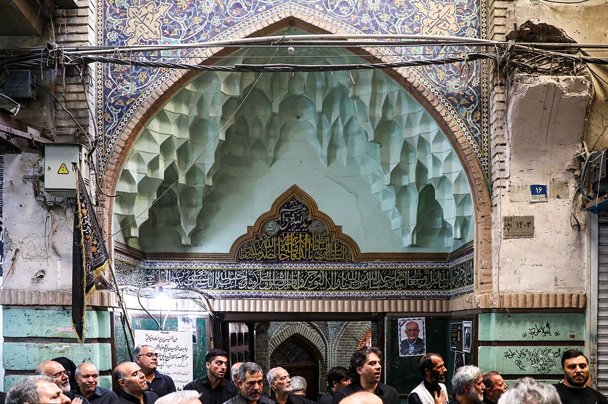 مساجد جامع؛ میعاد عاشورایی عزاداران، از نماز ظهر عاشورا تا نخلگردانی