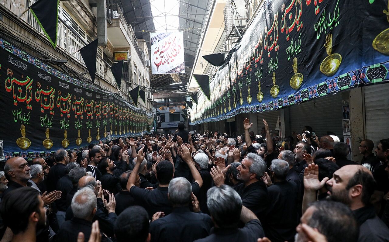 مساجد جامع؛ میعاد عاشورایی عزاداران، از نماز ظهر عاشورا تا نخل‌گردانی