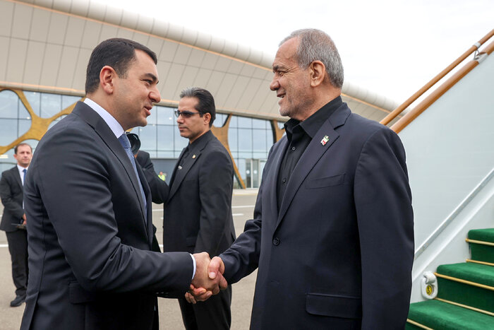پزشکیان وارد جمهوری آذربایجان شد