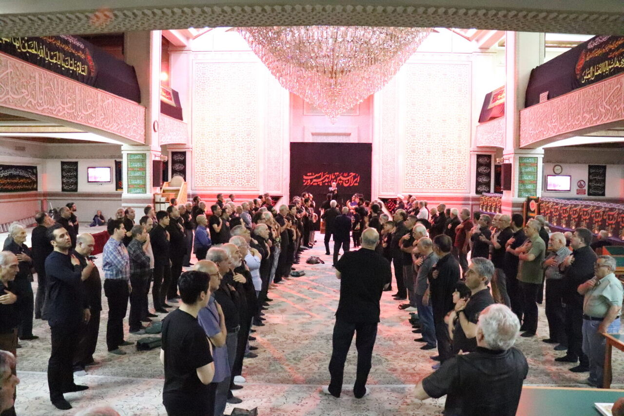 مساجد جامع؛ میعاد عاشورایی عزاداران، از نماز ظهر عاشورا تا نخلگردانی