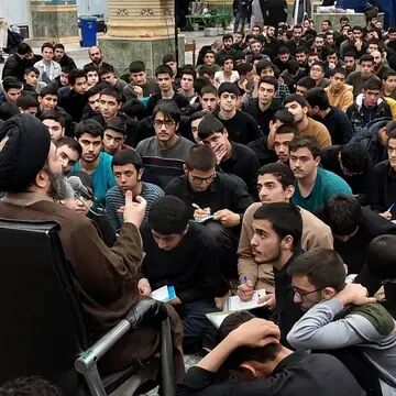 مساجد جامع؛ میعاد عاشورایی عزاداران، از نماز ظهر عاشورا تا نخلگردانی