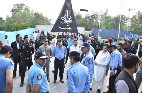 حال و هوای عاشقان علمدار کربلا در پاکستان+عکس