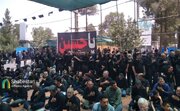 دسته‌روی هیئت‌های عزاداری کرمان در تاسوعای حسینی مقابل حسینیه ثارالله