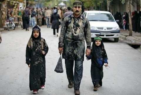 گِل‌مالی؛ خاکی‌ترین آیین عزاداری مردم لرستان