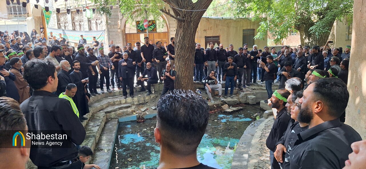 آیین چغچغهزنی انجدان؛ نوای حزنانگیز عاشورایی با حضور عزاداران حسینی برگزار شد