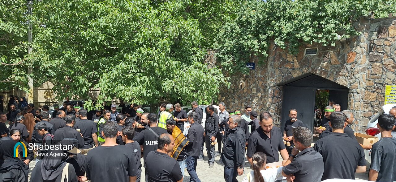 آیین چغچغه‌زنی انجدان؛ نوای حزن‌انگیز عاشورایی با حضور عزاداران حسینی برگزار شد