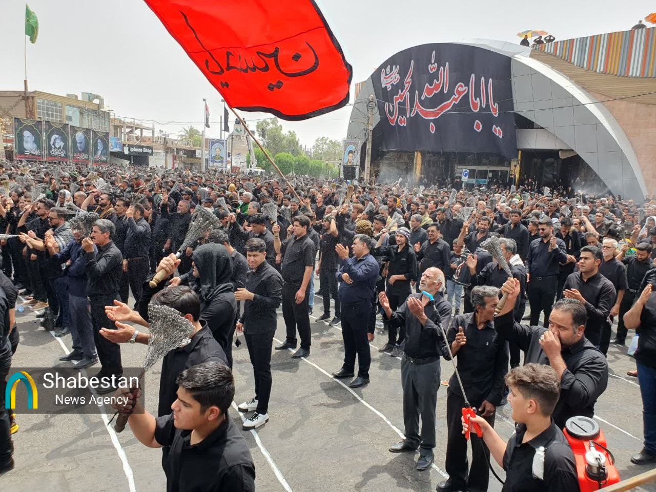 عَلَم بر دوش وفاداران؛ دیار علمدار انقلاب لبیک‌گوی علمدار کربلا