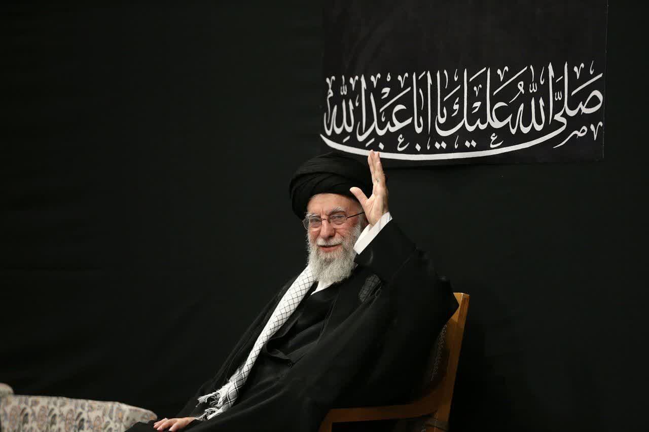 حضور رهبر معظم انقلاب در عزاداری شب عاشورای حسینی