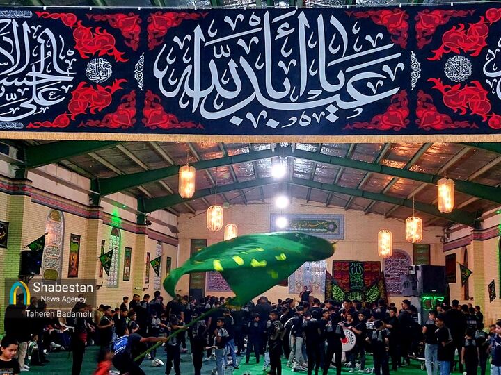 شور عاشورایی نوجوانان اختیارآباد در زنجیرزنی شب دهم