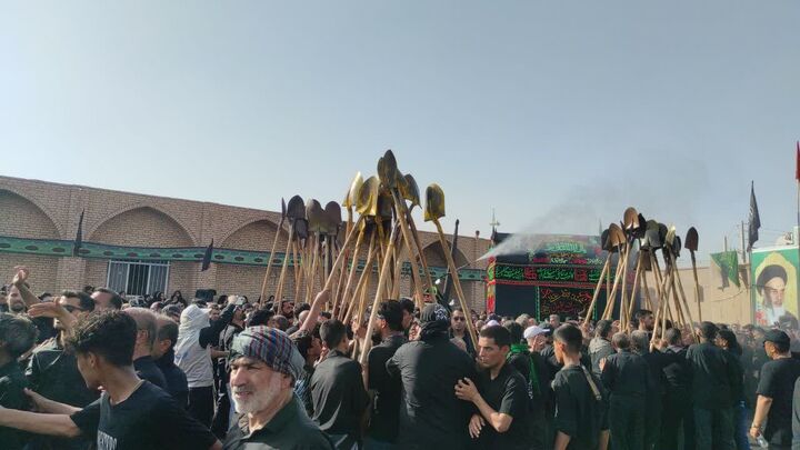 جلوه‌هایی از آیین ۲۵٠ ساله بیل زنی در خوسف