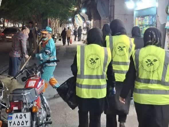 پاکسازی خیابان‌های اطراف حرم رضوی در پویش «نذر من»