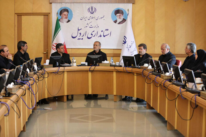 نشست پزشکیان با استاندار و جمعی از مدیران استان اردبیل