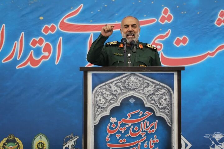 با وحدت حول محور رهبری، دشمنان راه به جایی نخواهند برد