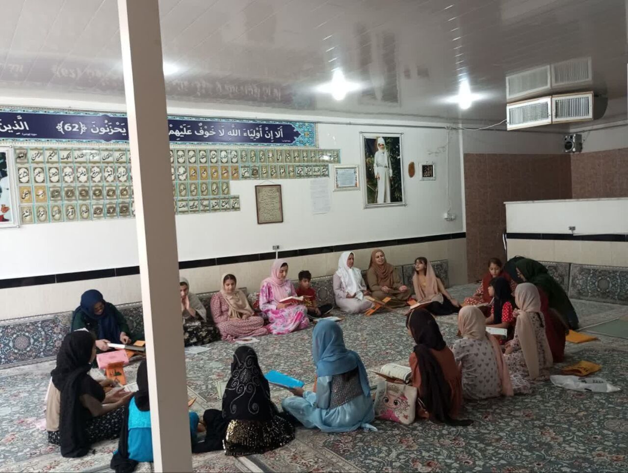 مراسم جزءخوانی قرآن کریم در خانه قرآن فاطمهالزهرا(س) مریوان