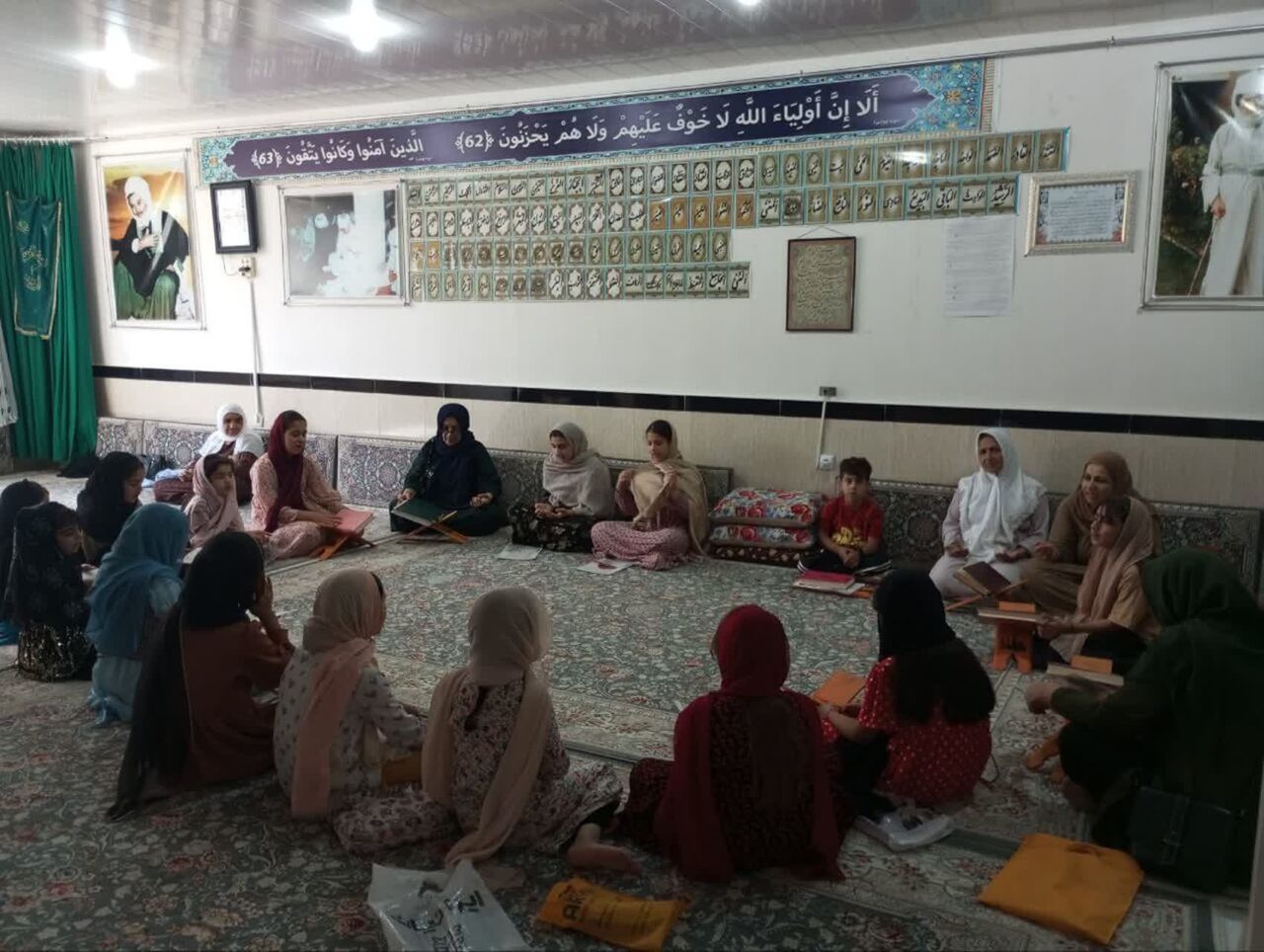 مراسم جزء‌خوانی قرآن کریم در خانه قرآن فاطمه‌الزهرا(س) مریوان