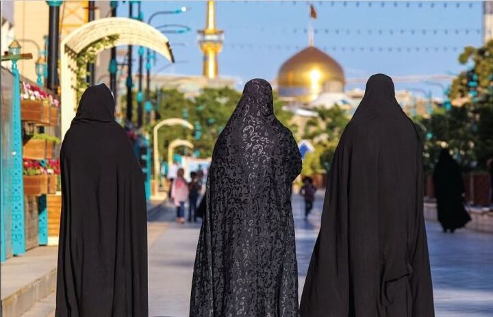 ارادت زنانه به آستان حضرت شمس الشموس(ع)