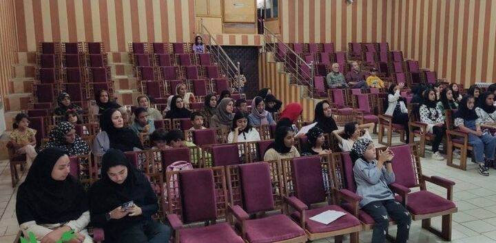 روایتی از واژه و تصویر؛ قصه‌های زندگی در بزرگداشت آذر یزدی در سنندج