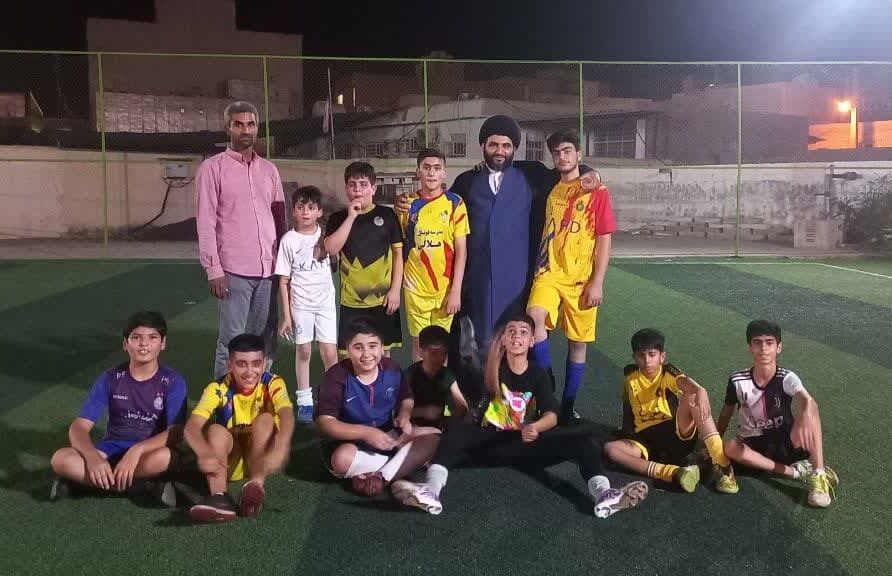 وقتی امام محله نبود مسجد را جبران می‌کند