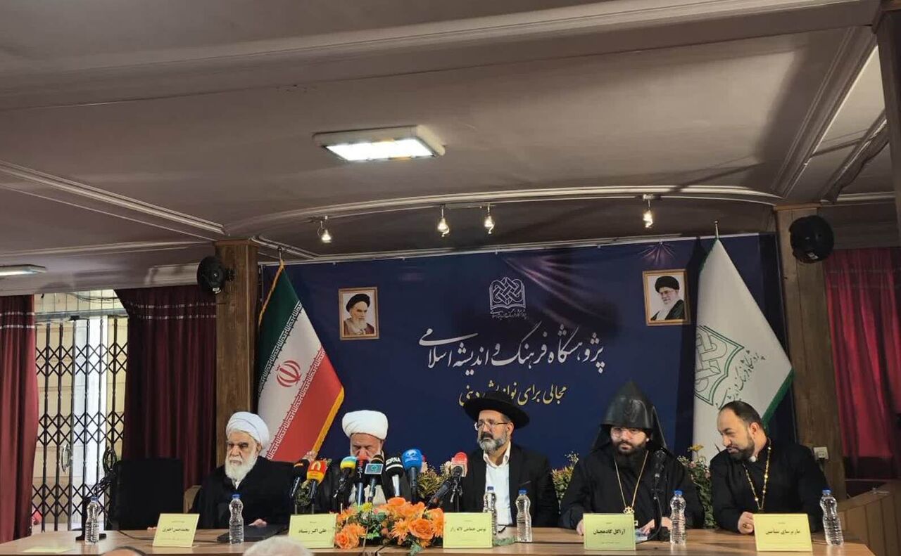 جبهه جهانی مقاومت باید تشکیل و قوی شود/ ما با جهاد عدالت و آزادی را دنبال میکنیم