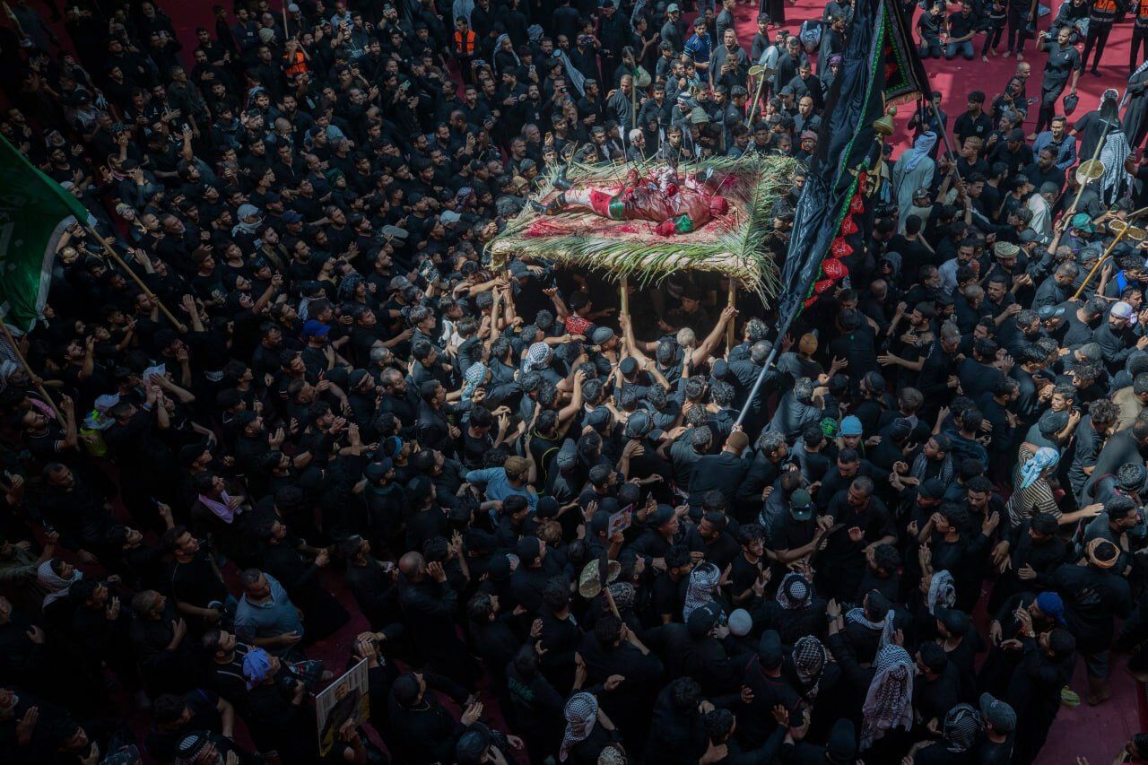 سالروز تدفین پیکر شهدای کربلا+عکس وفیلم