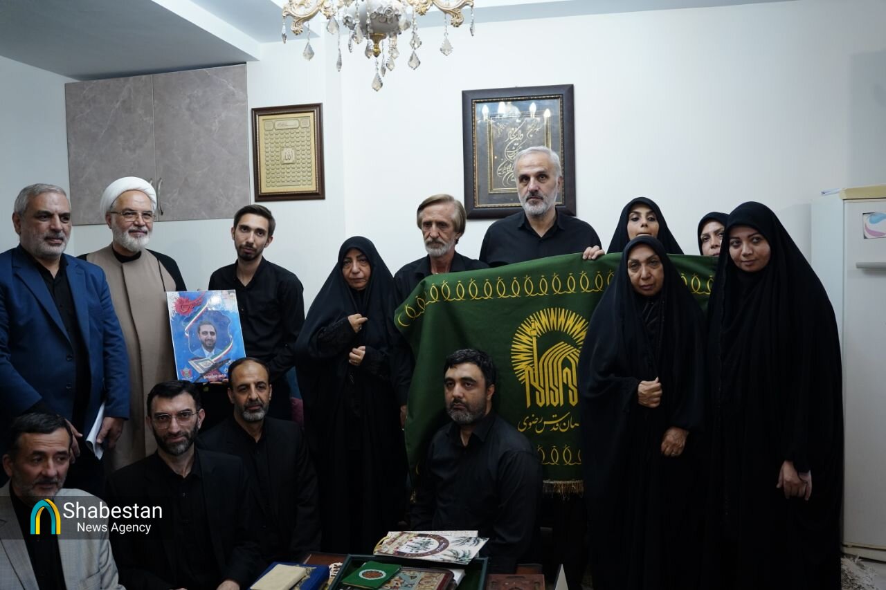 دیدار جامعه قرآنی کشور با خانواده شهید احسان ذاکری