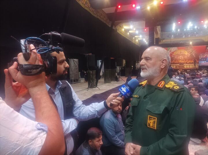 هرگز از پاسداری انقلاب اسلامی دست برنمی‌داریم