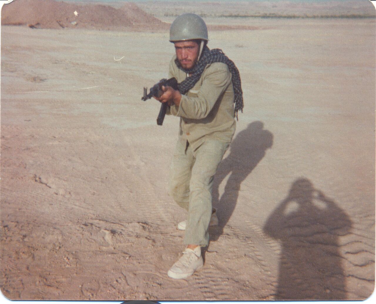 پدرانه های عباس در قاب ایثار/ شهید شعیبی همسفر بادهای گرم جنوب