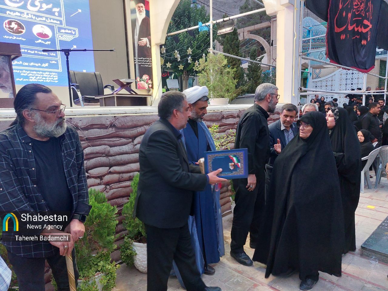 خانواده شهدای اقتدار در کرمان تجلیل شدند+ تصاویر