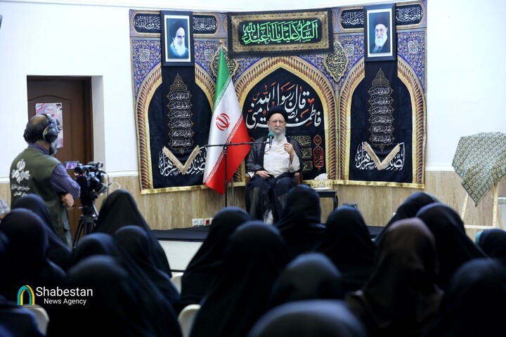 حجاب، سپری برای حفظ کرامت و جایگاه زن است/ جایگاه بانوان در جامعه ارتقا یابد