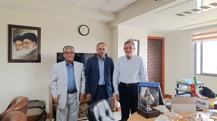 تقدیر رئیس سازمان بسیج علمی، پژوهشی و فنّاوری از استاد برجستهٔ فرهنگستان علوم ایران 