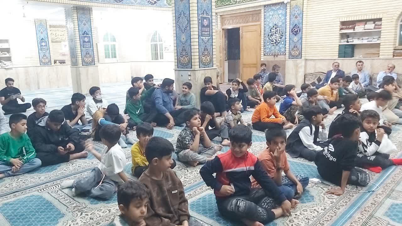 دهه نودی‌ها پای کار برقراری مسجد روستای آبگرمک