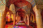 نقش ایرانی بر بوم رنگ‌ها؛ خوانش معماری مساجد شیراز