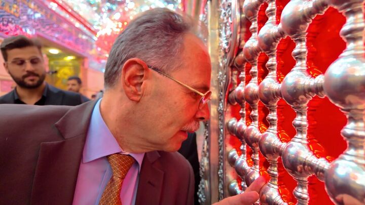 سفیر سوئیس از حرم امام حسین(ع) بازدید کرد