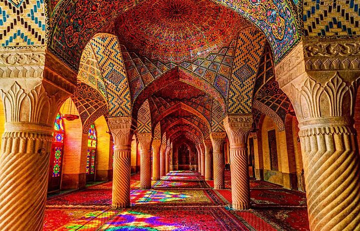 نقش ایرانی بر بوم رنگ‌ها؛ خوانش معماری مساجد شیراز