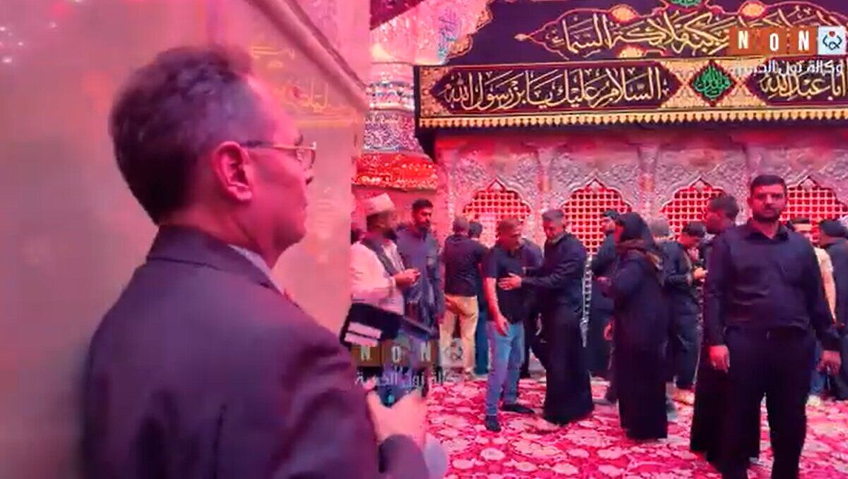 سفیر سوئیس از حرم امام حسین(ع) بازدید کرد