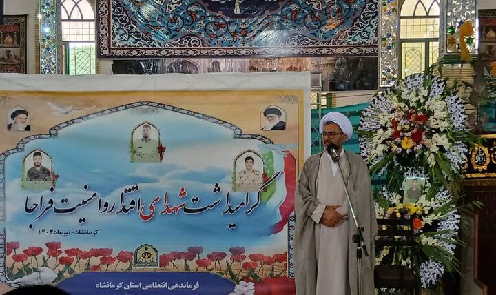 دشمنان تلاش دارند خدمات نیروهای مسلح بویژه پلیس را کمرنگ جلوه دهند