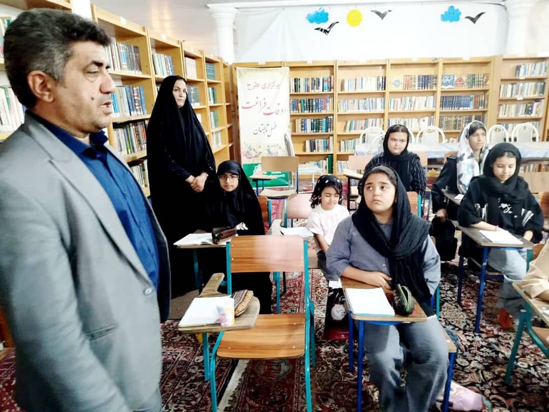 بازدید جوانمرد از کلاسهای تابستانی مساجد؛ تأکید بر غنیسازی اوقات فراغت جوانان