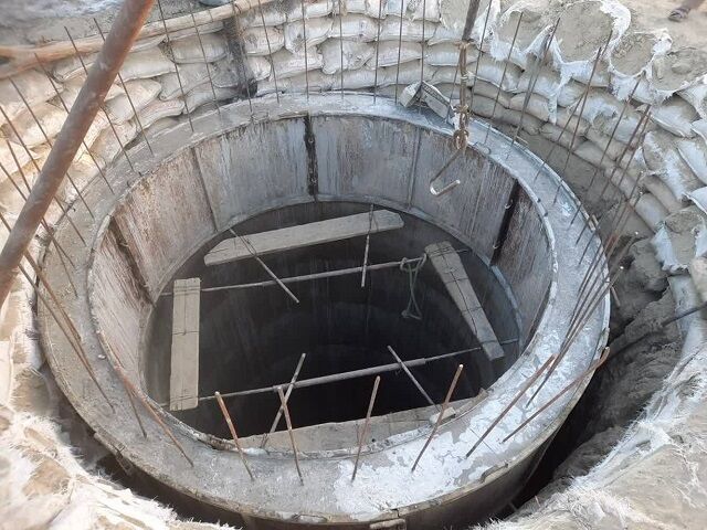 آغاز حفر چاه جدید برای تأمین آب پایدار قلعه‌قاضی