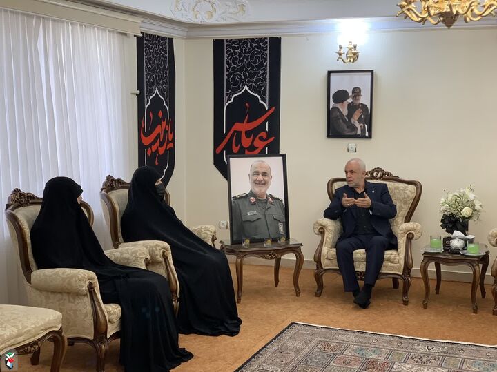 دیدار رییس بنیاد شهید با خانواده سردار حسین سلامی