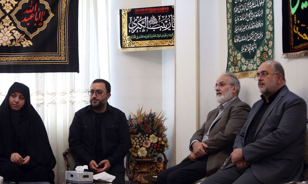 حضور مدیرعامل کانون پرورشی در منزل شهدای حملات رژیم صهیونیستی‌