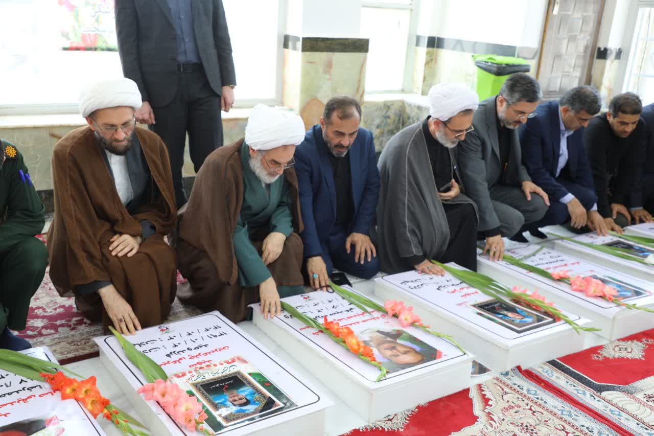 بازدید نماینده ولی فقیه گیلان از معراج شهدای تروریستی آستانه اشرفیه