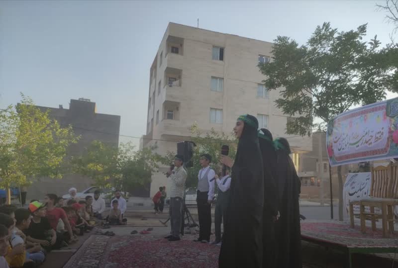 برپایی مسجدی صحرایی به همت یک روحانی ملایری