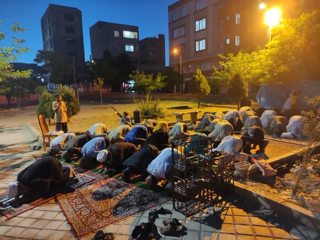 برپایی مسجدی صحرایی به همت یک روحانی ملایری
