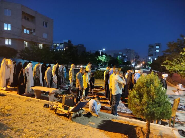 برپایی مسجد صحرایی به ابتکار جهادیِ روحانی ملایری