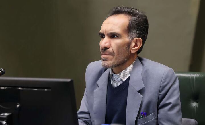 نماینده استان مرکزی بر نقش آفرینی مردم و مسئولان در مقابله با دشمن تاکید کرد  