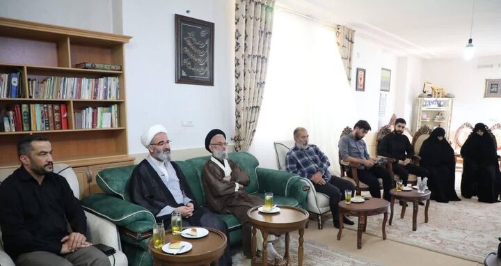 بیانات نماینده ولی فقیه در استان سمنان در دیدار با خانواده شهید والامقام «محمود حاجی‌قاسمی»