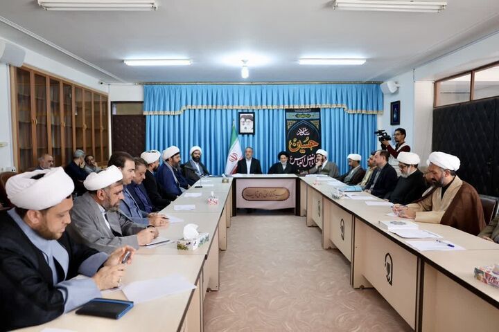 زندگی با آیه‌ها، تنها نسخه رهایی از ظلم مستکبران