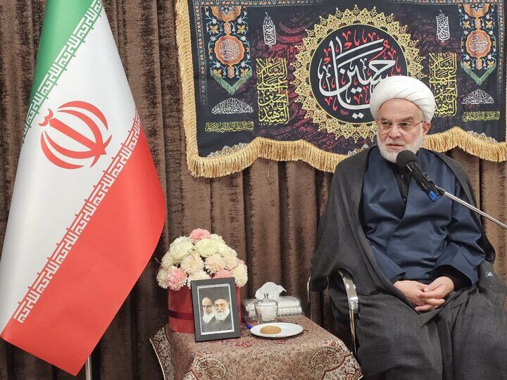 خدمت به مردم، عبادتی با درجه‌ای الهی محسوب می‌شود