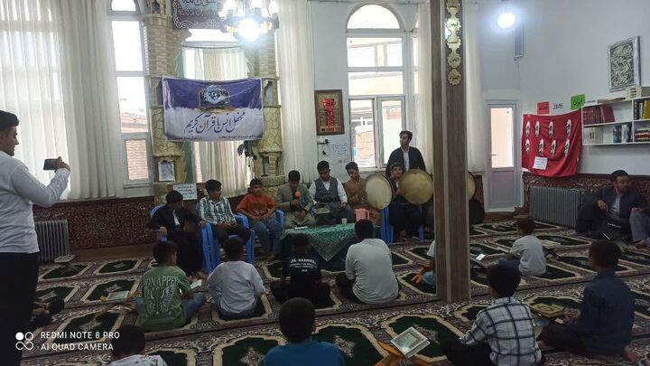 محفل انس با قرآن در دیواندره به نیت شهدای دفاع مقدس ۱۲روزه